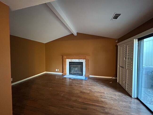 Foto del edificio - Beautiful Upgraded Townhome