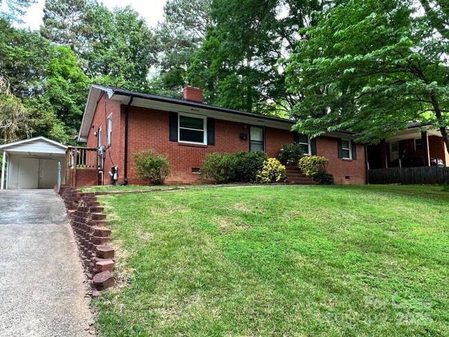 Building Photo - 317 Cedar St