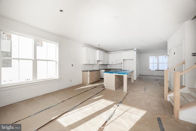 Foto del edificio - 453 E Franklin St