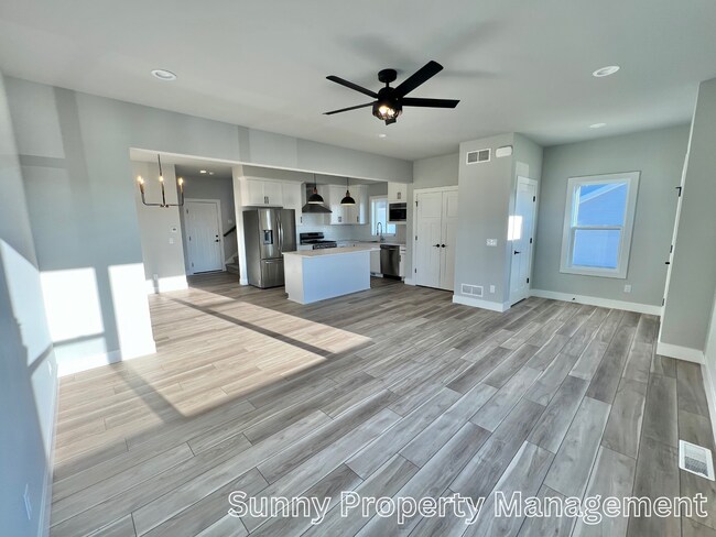 Building Photo - 4836 Romaine Rd