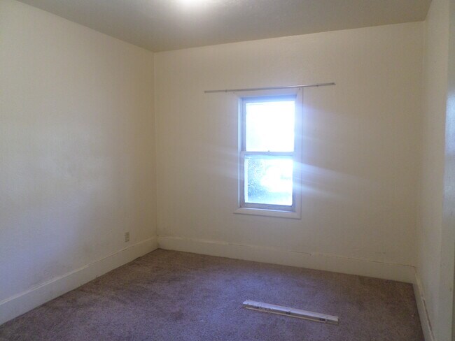 Building Photo - 306 Bell Ave