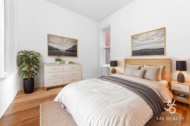Foto del edificio - 3 bedroom in Brooklyn NY 11233