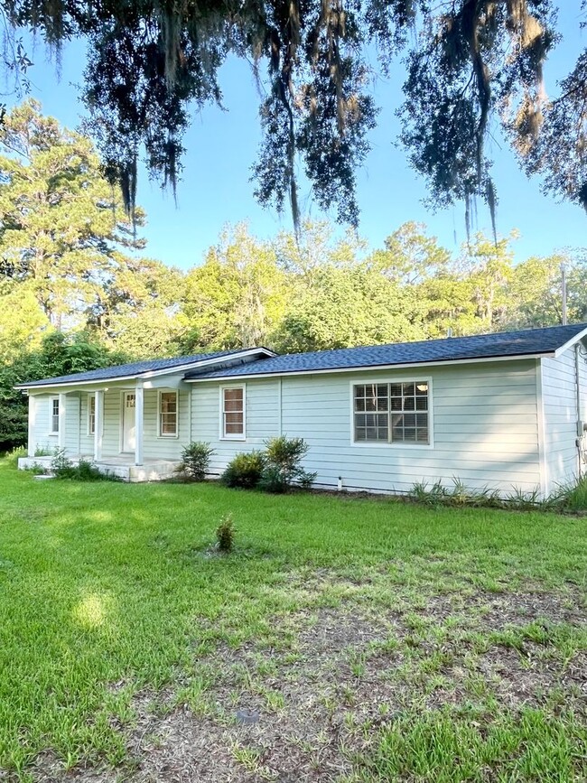 Building Photo - 4 bed 2 bath Effingham Home