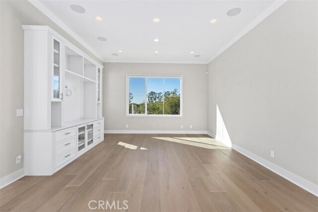 Building Photo - 157 Novel