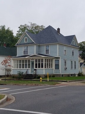 Foto del edificio - 383 1/2 Maple Ave