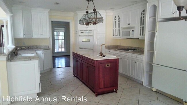 Building Photo - 3 br, 2.5 bath House - 550 Beaumont Drive