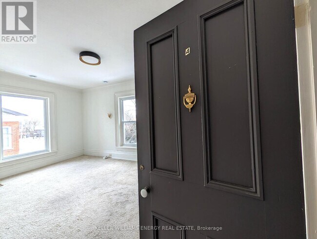 Building Photo - 35 King St