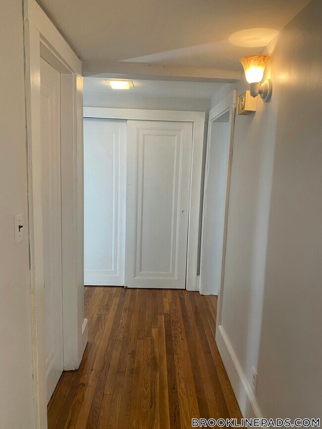 Building Photo - 211 St Paul St