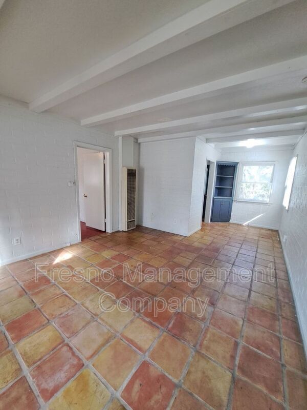 Building Photo - 2524-2540 N Maroa Ave