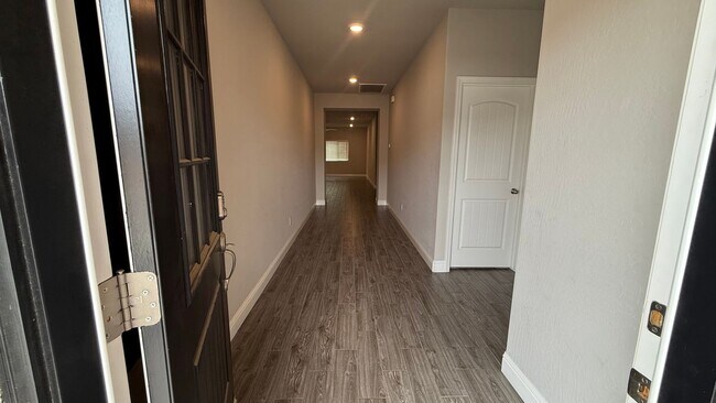 Foto del edificio - Just Reduced!! 3 Bedroom, 2 Bath located in of Fresno, CA