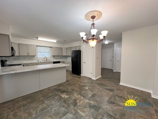 Building Photo - Updated 3 Bedroom Townhome in Shalimar!