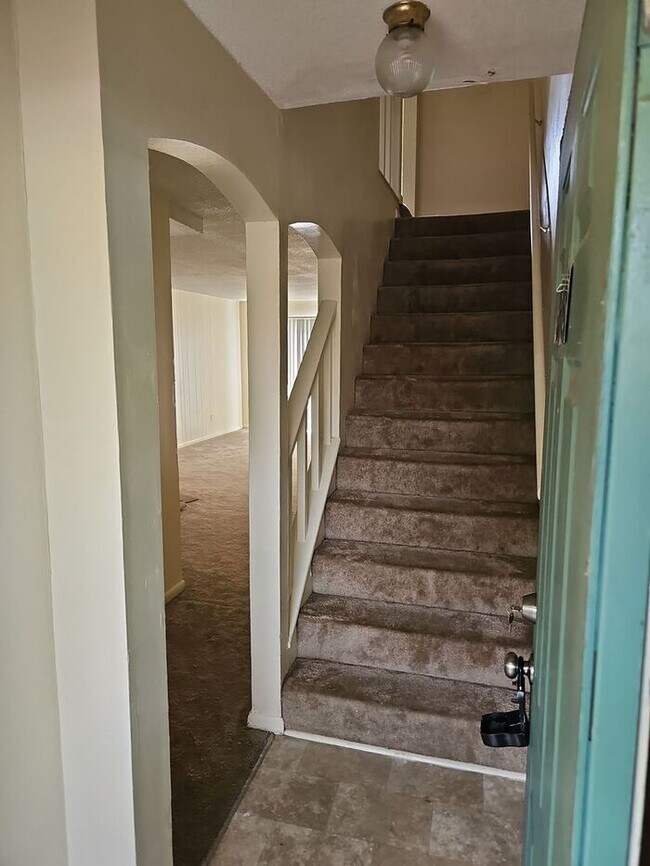 Building Photo - 2bedrooms 1.5 Baths Available In Palms Wes...