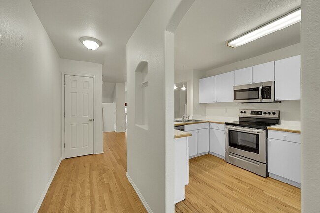 Foto del edificio - $1,950- 2 Bed, 2 Bath Townhouse in Denver with Washer and Dryer!