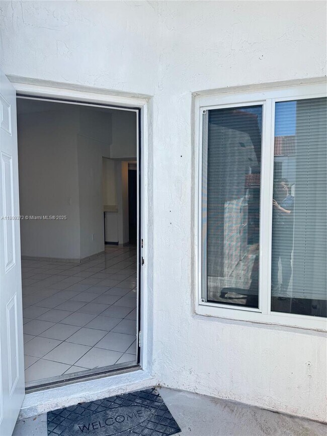 Foto del edificio - 8419 SW 209th St