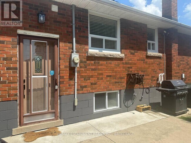 Photo du bâtiment - 253 E 44th St