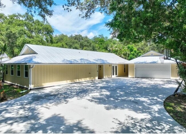 3/2 POOL home in Harbor Estates Stuart--Lots of Parking! - 3/2 POOL home in Harbor Estates Stuart--Lots of Parking!