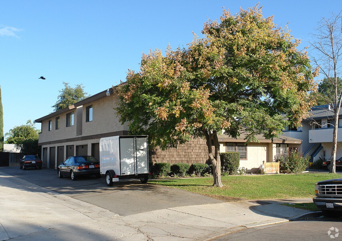 Foto del edificio - 24511 Raymond Way