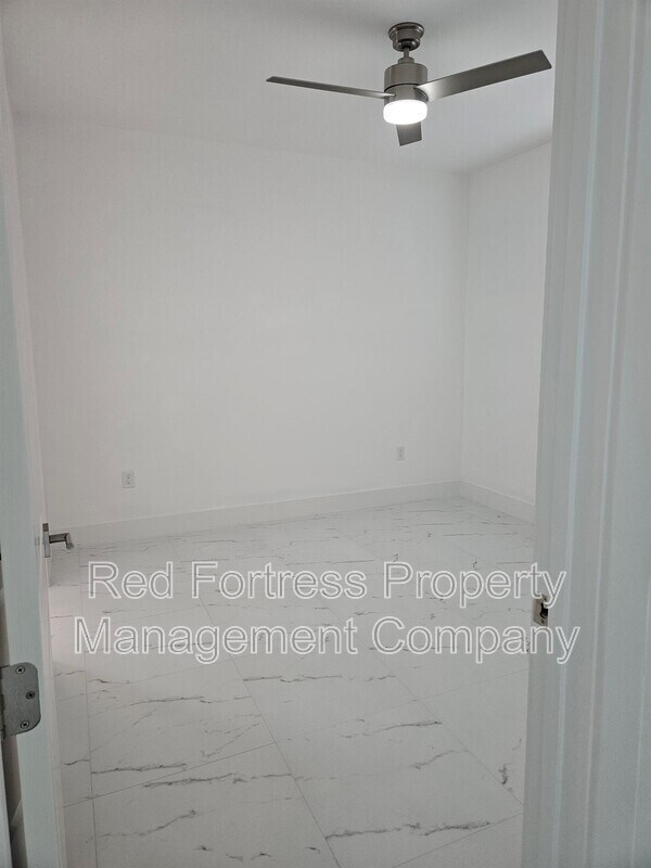 Foto del edificio - 5148 Centennial Blvd