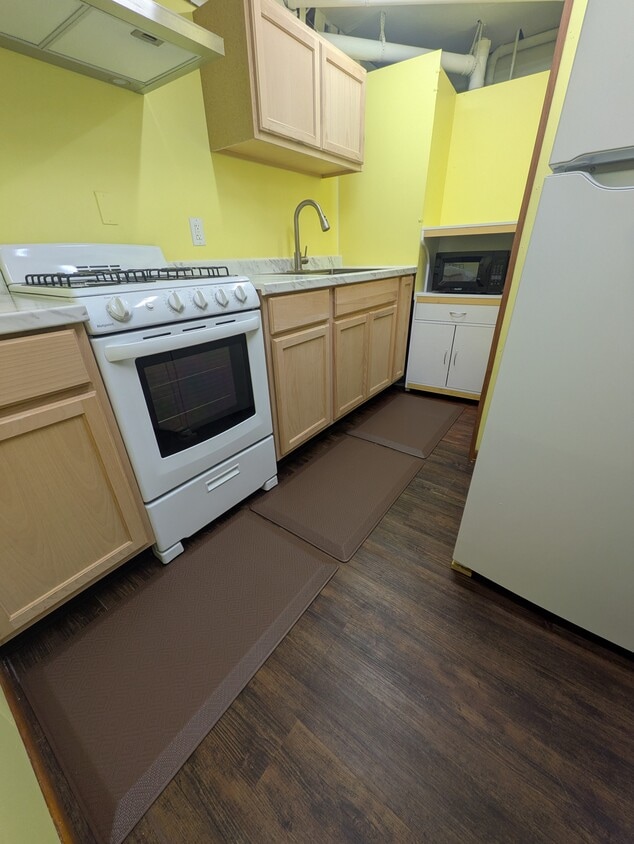 Building Photo - 5604 N Woodland Dr