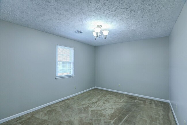 Building Photo - 3 Bdrm / 2 Bath - Townhouse - Downtown Kpt