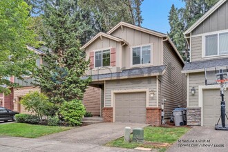 Building Photo - 4549 SE Satinwood St