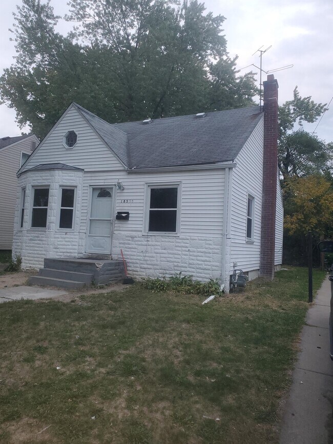 Foto del edificio - 18530 Plainview Ave