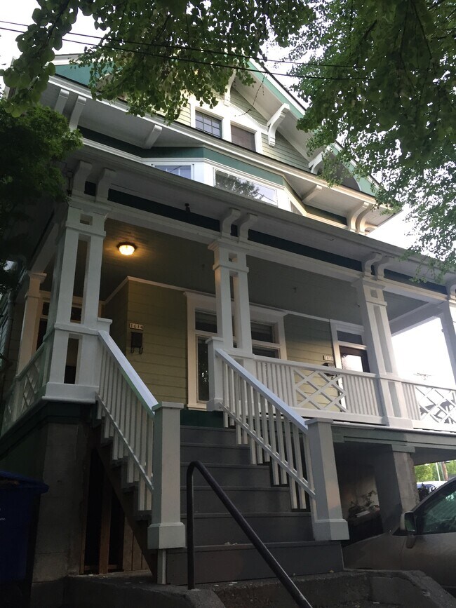 Building Photo - 1618 NW Kearney St.