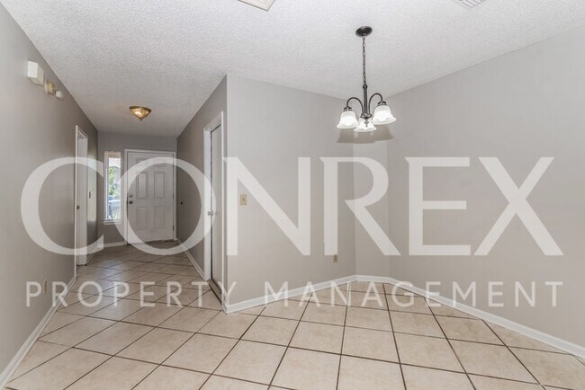 Building Photo - Wonderfully Refreshed 3 Bedroom