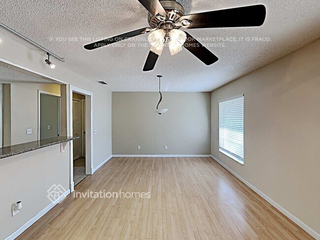 Foto del edificio - 22125 Laver Ln