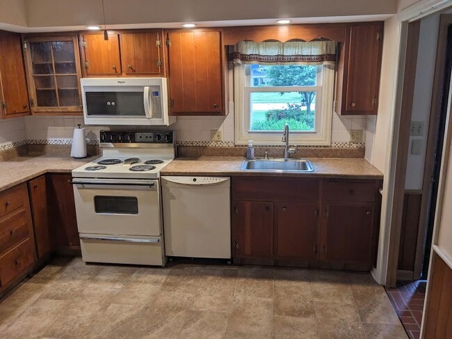 Building Photo - 2907 Greenbriar Dr