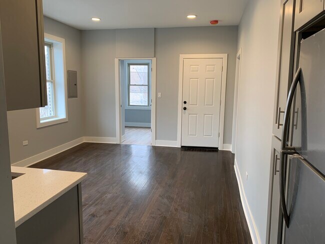 Building Photo - 2941 W 40th St
