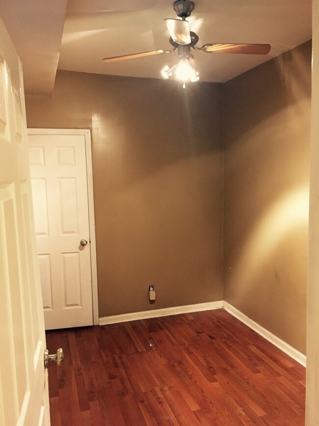 Dormitorio 1 - 7134 S University Ave