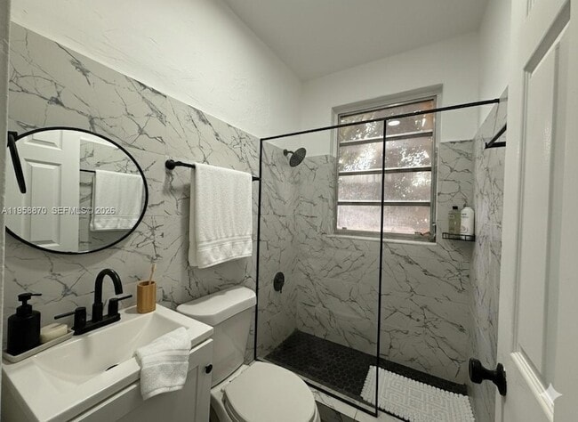 Building Photo - 1560 SW 5th St