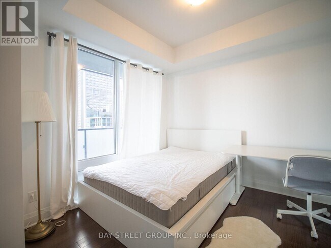 Photo du bâtiment - 1080 Bay St.
