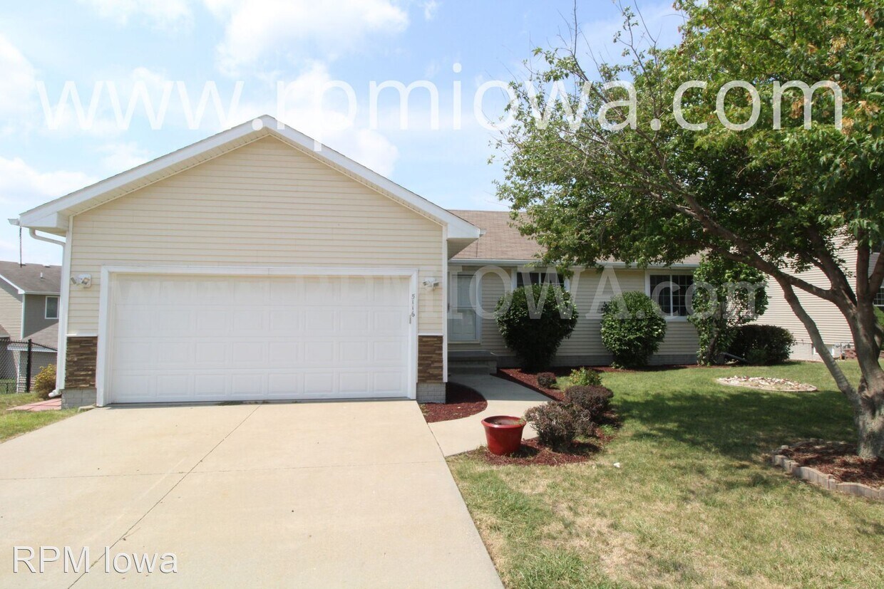 4 br, 2 bath House 5116 NE Briarwood Drive House for Rent in Ankeny