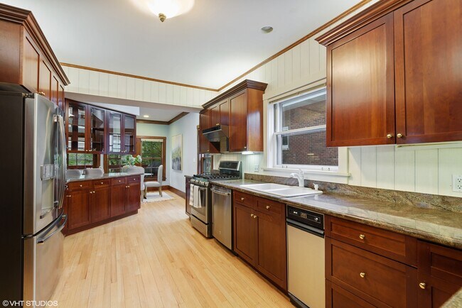 Building Photo - 815 Linden Ave