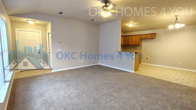Building Photo - Updated 3 bed in Yukon