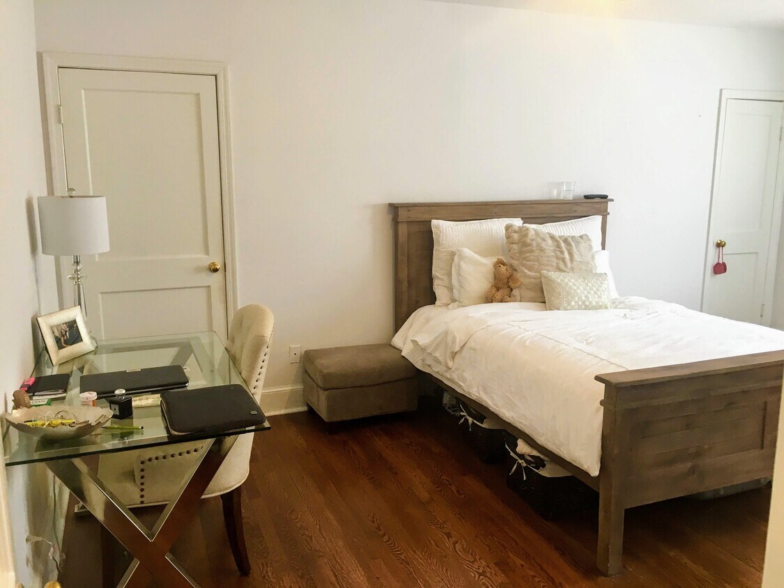 Foto principal - 605 N Irving St