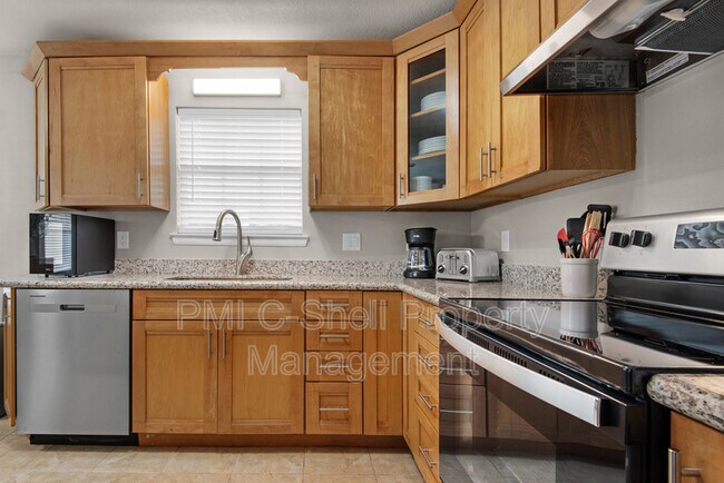 Building Photo - 3009 Laurel Dr