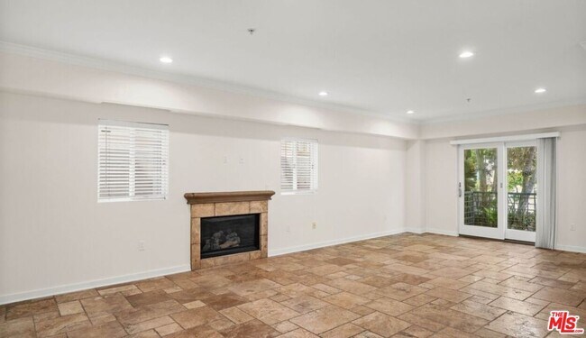 Foto del edificio - 10616 Kinnard Ave