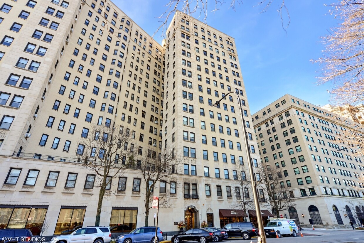 Primary Photo - 2000 N Lincoln Park W