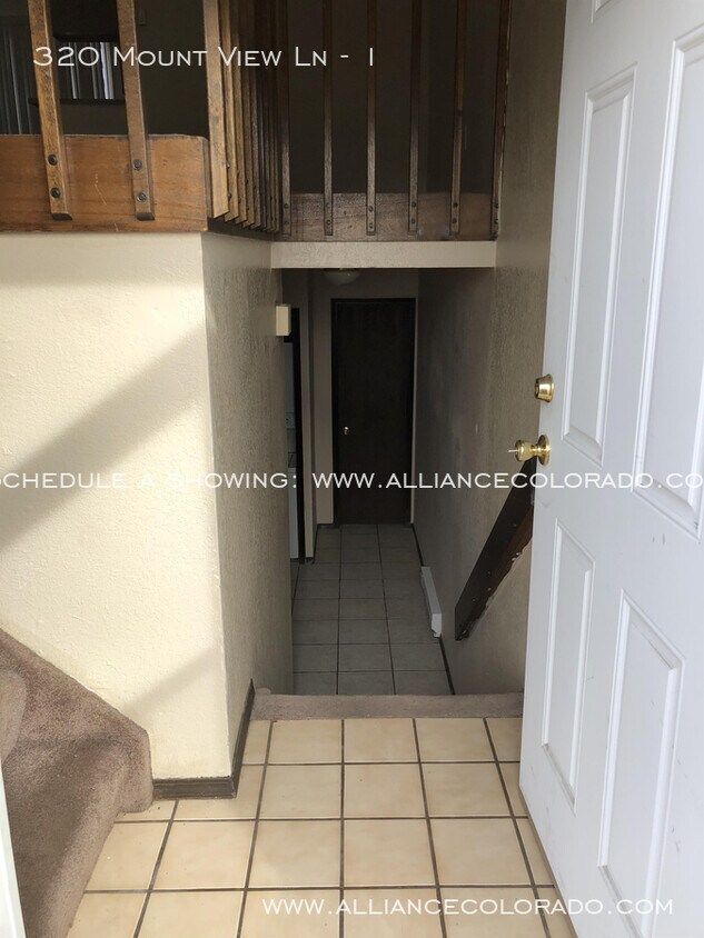 Primary Photo - 320 Mt View Ln