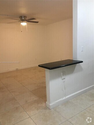 Building Photo - 4450 SW 67th Ave