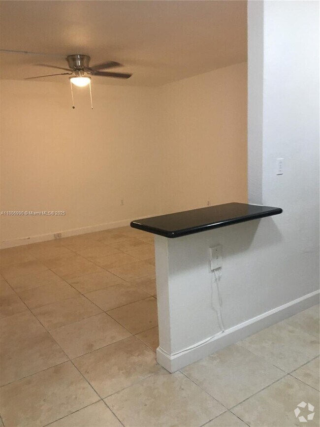 Building Photo - 4450 SW 67th Ave