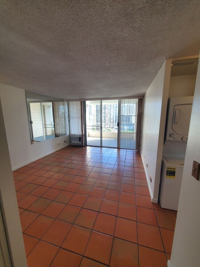 Foto del edificio - Spacious, pet friendly, Summer Palace unit...