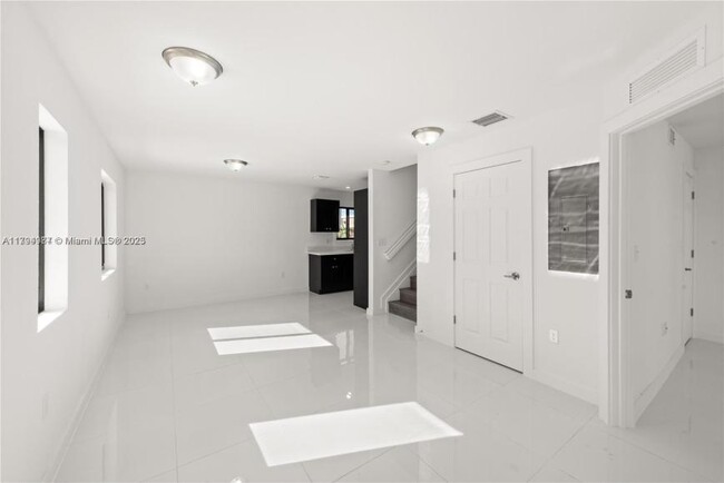 Foto del edificio - 3 bedroom in Miami FL 33142