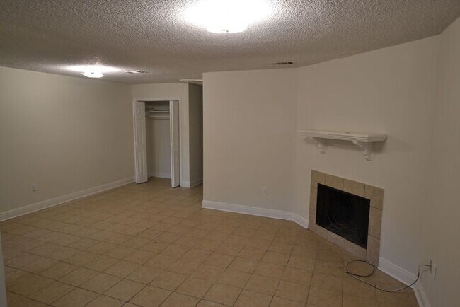 Building Photo - 13973 Azalea Park Ave