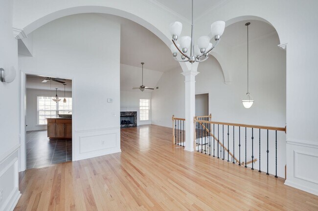 Building Photo - Available NOW! 4 Bed 3 Bath ALL Brick Hous...