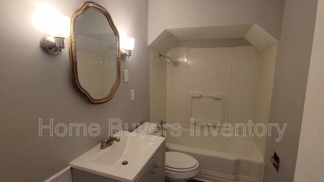 Foto del edificio - 236 Hilton Ave