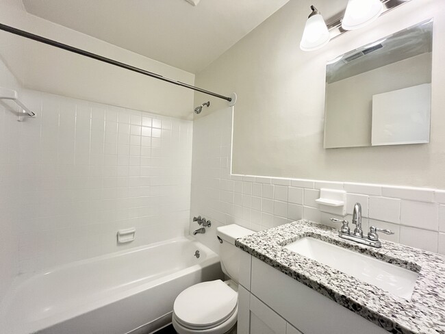 2BR, 1BA - DELUXE - Enfield Gardens Apartments